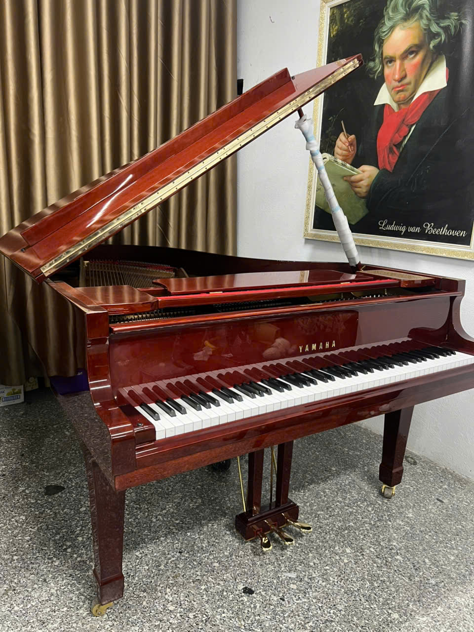 Grand Yamaha G3E Walnut